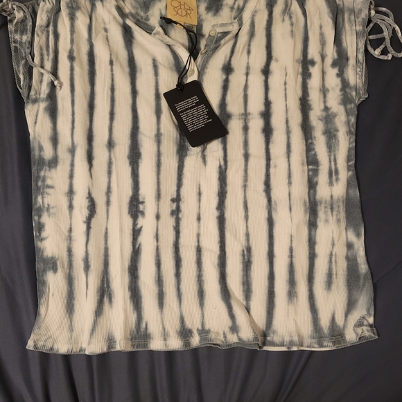 Chaser tie dye rooshed sleeve tee blue and white size medium new with tags - Picture 3 of 5